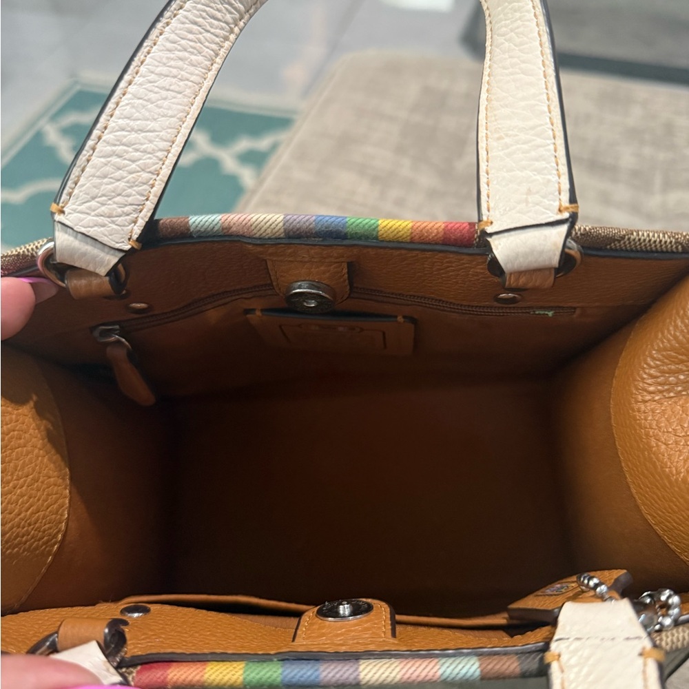 LIke New!!! COACH Dempsey Tote 22 in signature Jacquard - Picture 12 of 13